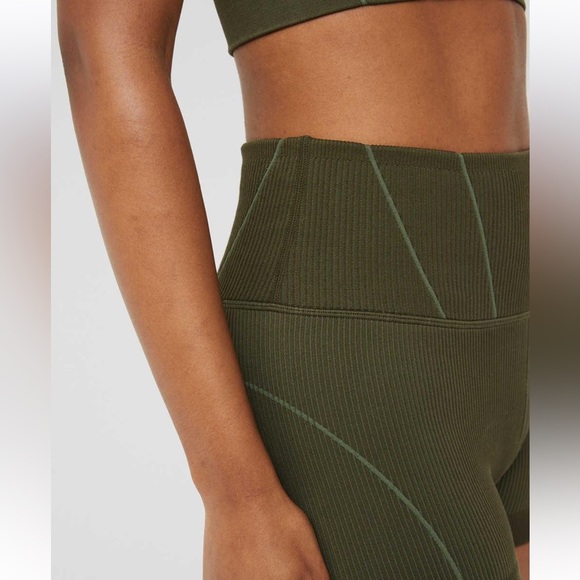 Aerie Offline Workout Set - Picture 3 of 7